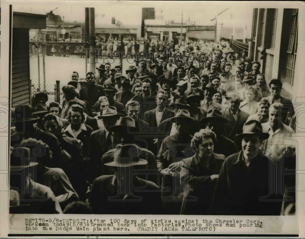 1950 Press Photo Workers Return Chrysler Corp. Dodge Plant after Strike, Detroit - Historic Images