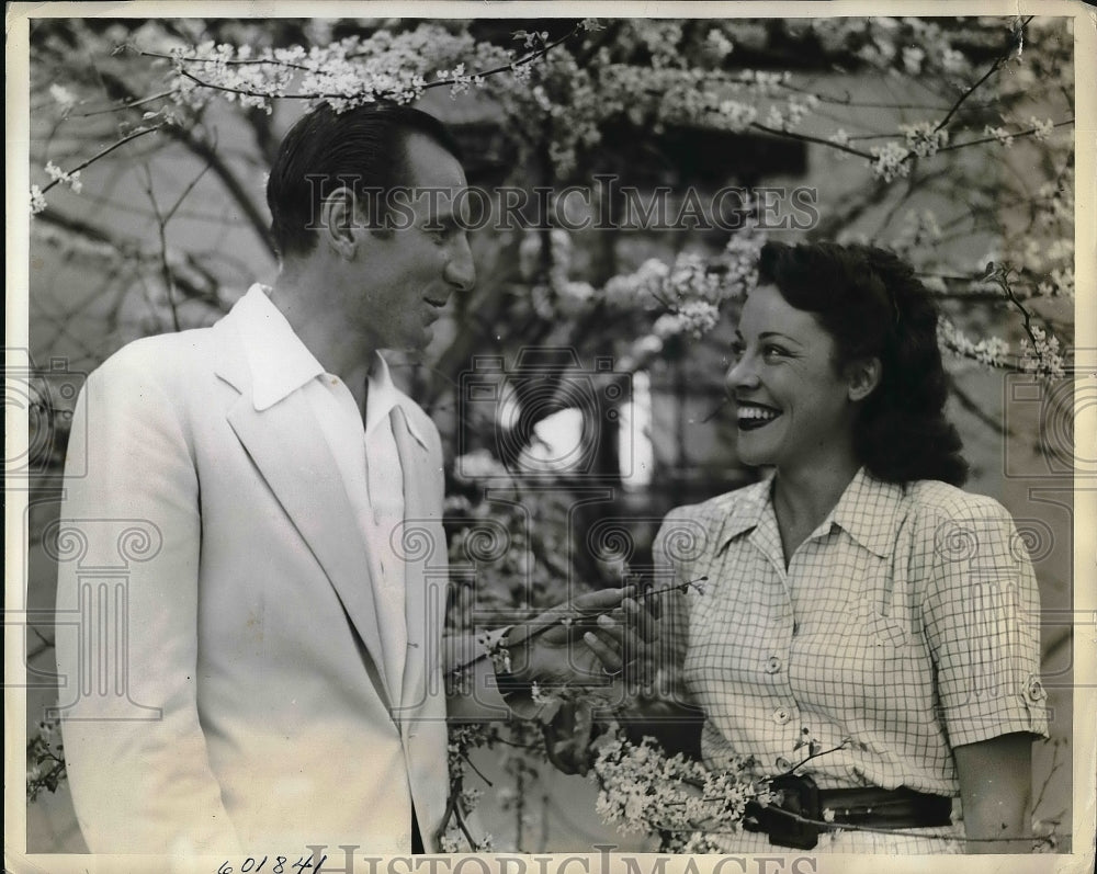 1941 Press Photo Fred Perry, Former Tennis Champion and Bride, Sandra Breaux - Historic Images