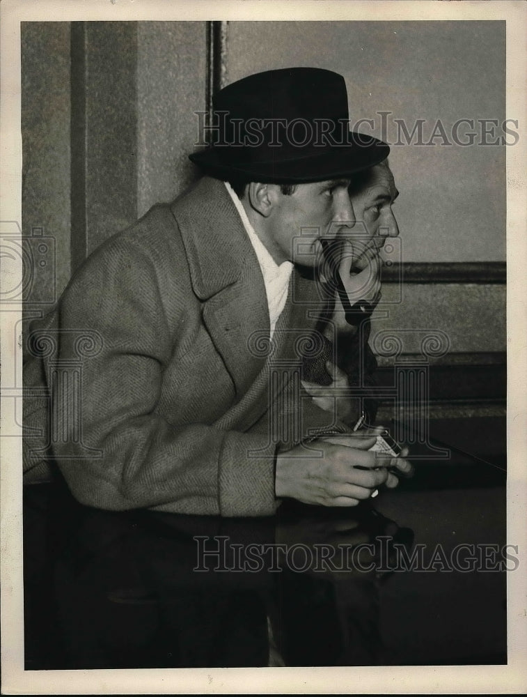 1927 Press Photo Tennis Star Fred Perry Watching Match - Historic Images