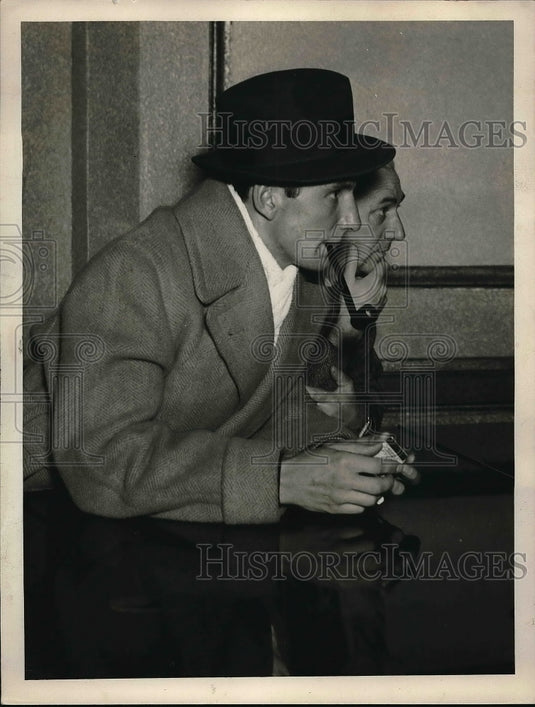 1927 Press Photo Tennis Star Fred Perry Watching Match - Historic Images