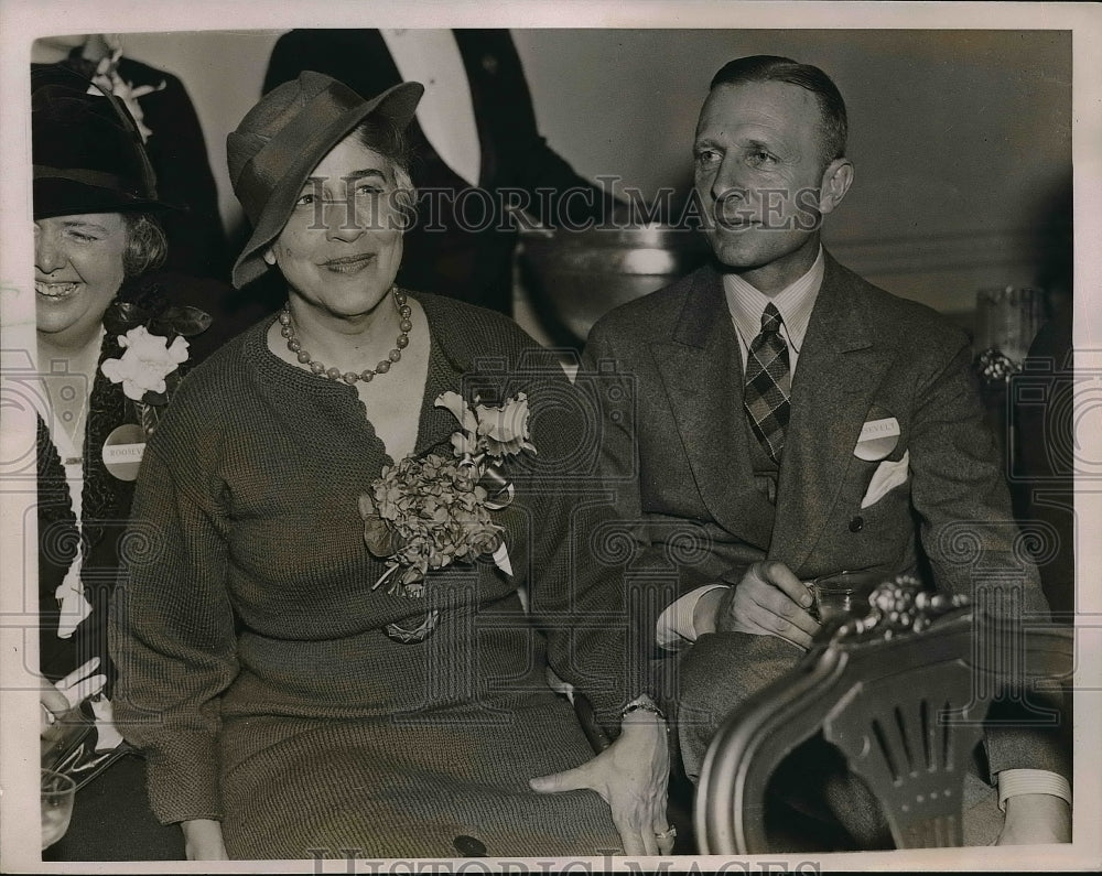 1936 Press Photo Capt &amp; Mrs George Rohde at Democratic HQ in NYC - Historic Images