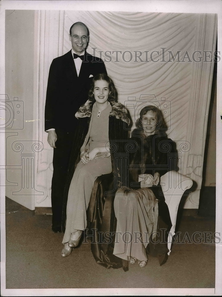 1937 Press Photo James Roosevelt Son of President at NY Party - Historic Images