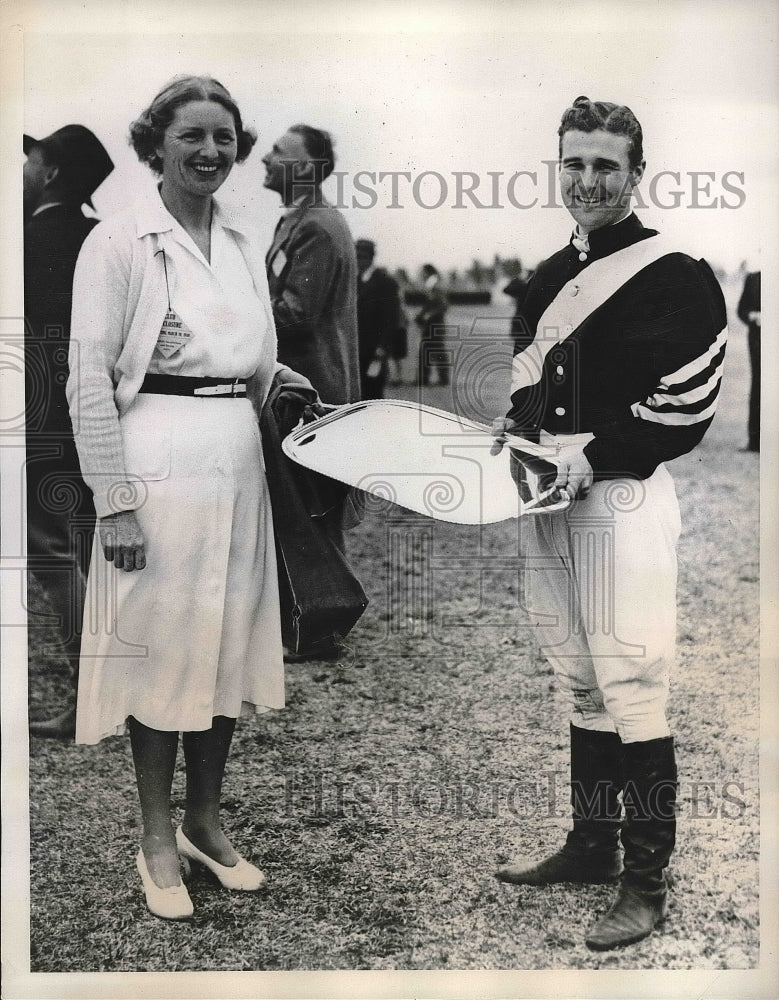 1938 Jockey RG Woolfe Rides Cabin Fire To Win At Yadkin Steeplechase - Historic Images