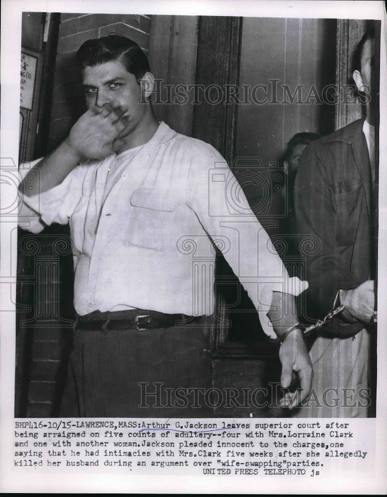 1954 Press Photo Artur Jackson Leaves Court After Being Arraigned - Historic Images