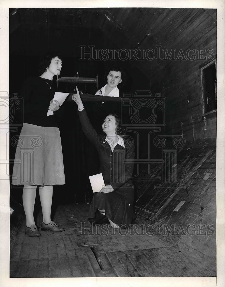 1943 50 Women Taking Aeronautical Course at NYU - Historic Images