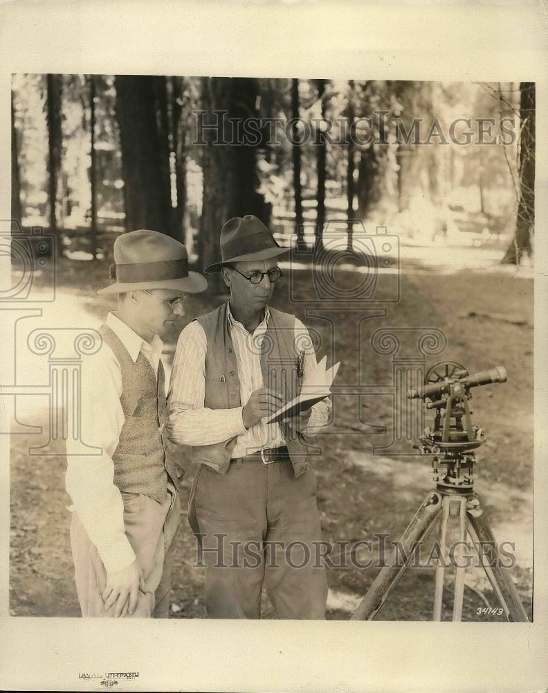 1931 Press Photo J.W. Jourdan &amp; J.J. Lewis Two Engineers Measuring California - Historic Images