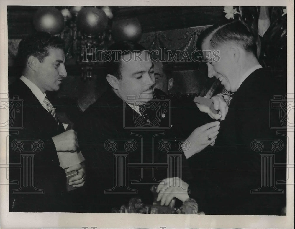 1940 Henry Wallace meeting with Francisco Paz of Mexico city council - Historic Images