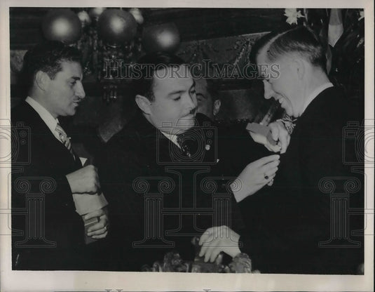 1940 Henry Wallace meeting with Francisco Paz of Mexico city council - Historic Images