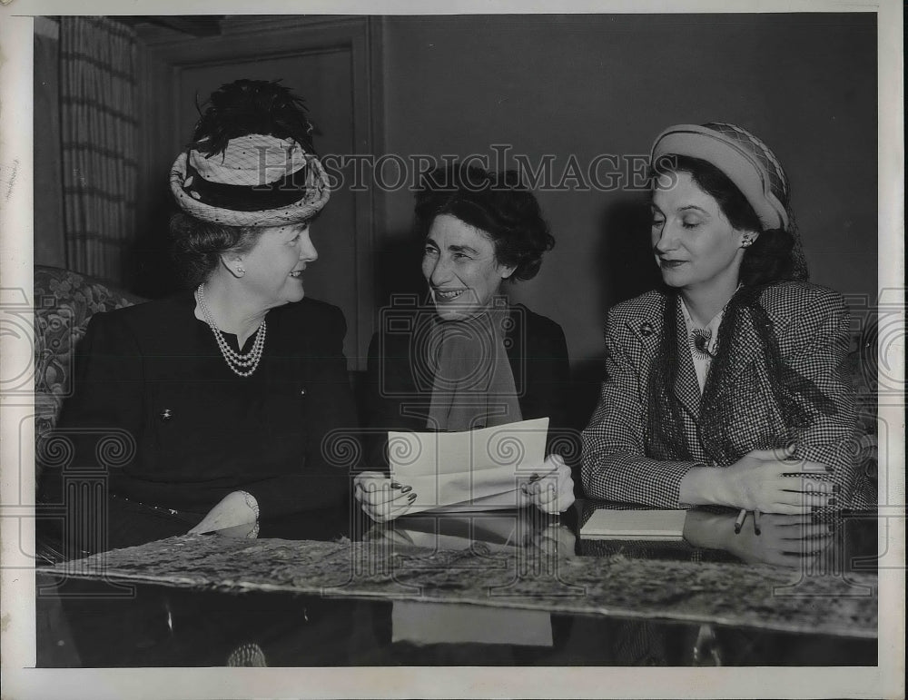 1948 Press Photo Mrs Henry Wallace Mrs Glen Taylor at the home of Elinor Gimbel-Historic Images