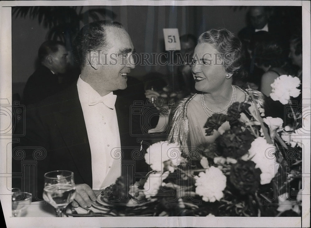 1939 Press Photo Atty General Frank Murphy and Mrs Henry Wallace at a dinner - Historic Images