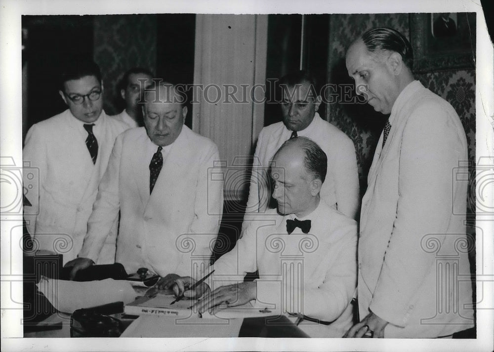 1942 Press Photo Sumner Welles Signs PanAmerican Agreement Rio de Janeiro Brazil-Historic Images