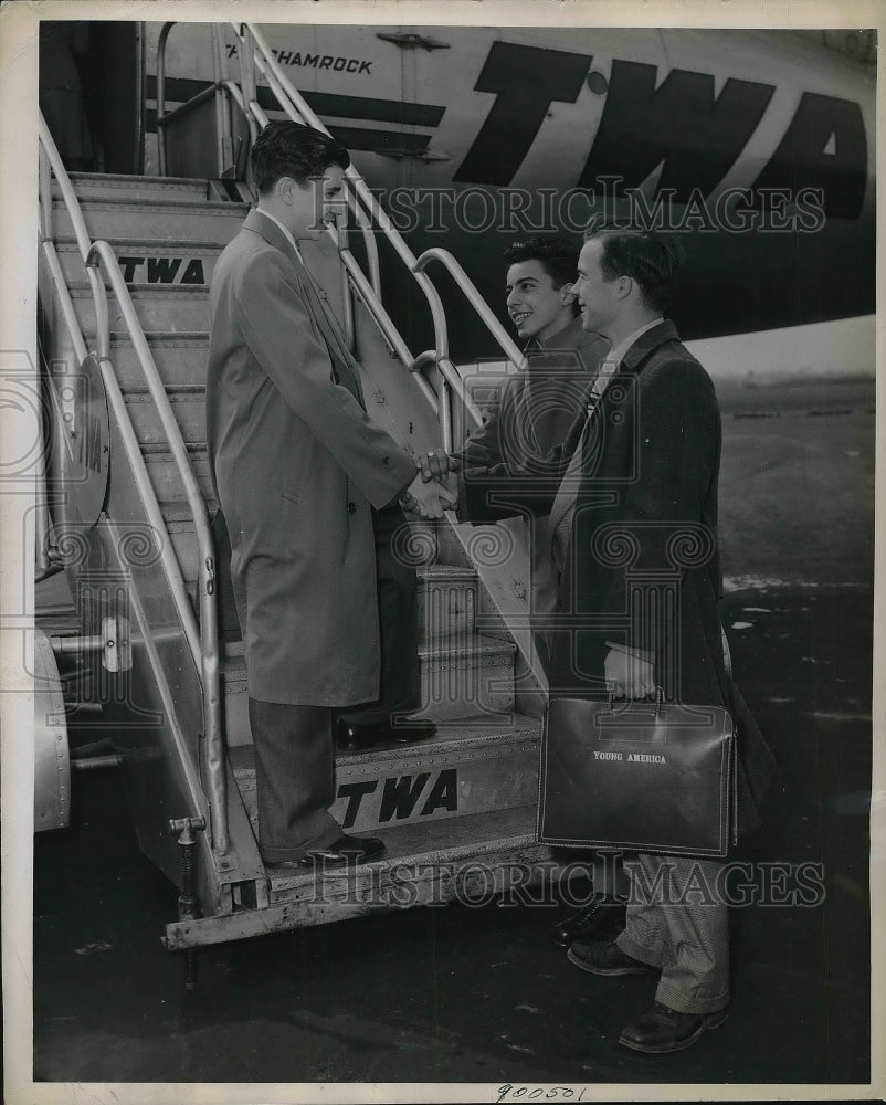 1949 Press Photo John Finnerty,John Zito &amp; Donald Lanthrip Bid Goodbye - Historic Images