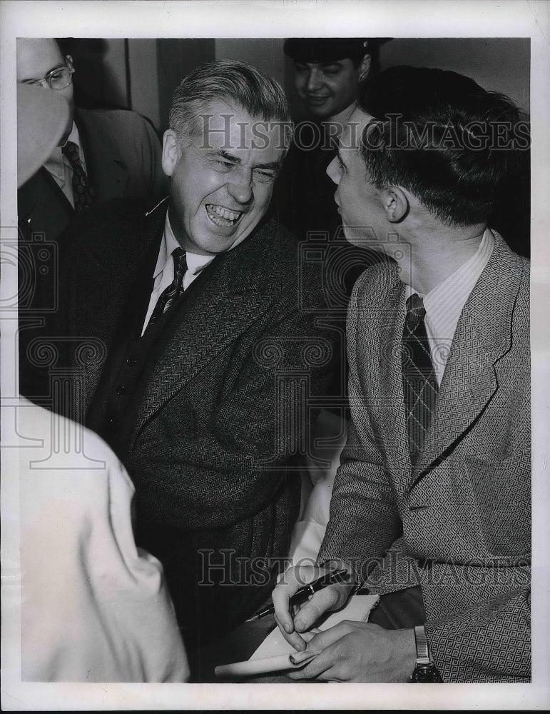 1947 Press Photo Henry A. Wallace being interviewed at LaGuardia Field - Historic Images