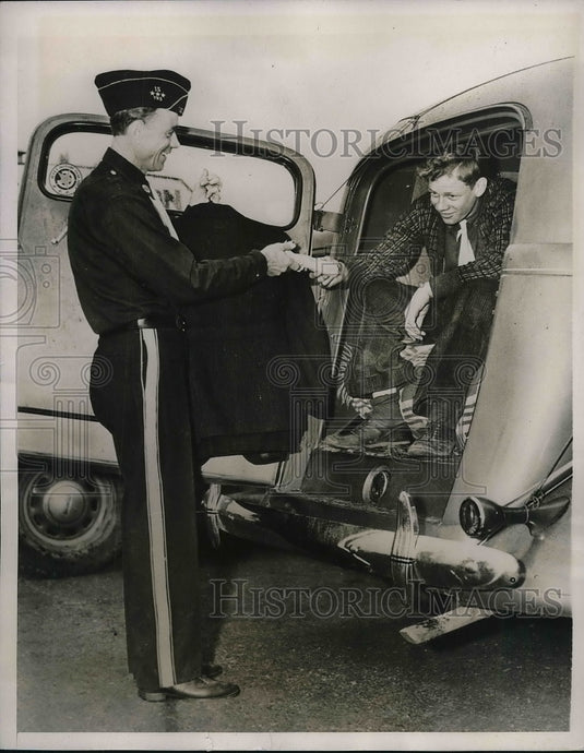 1937 Press Photo American legion, Maurice Moerman & son Jr at trailer camp in NY - Historic Images