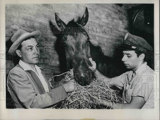 1947 Chicago ASPCA Dr WA Young & Pete Filipi & a horse - Historic Images
