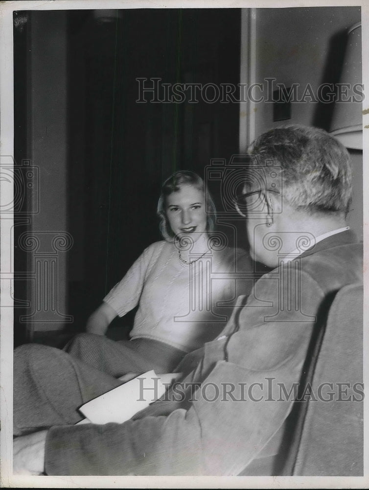 1952 Evelyn Penn of Oberlin College with Professor Hayden Boyers - Historic Images