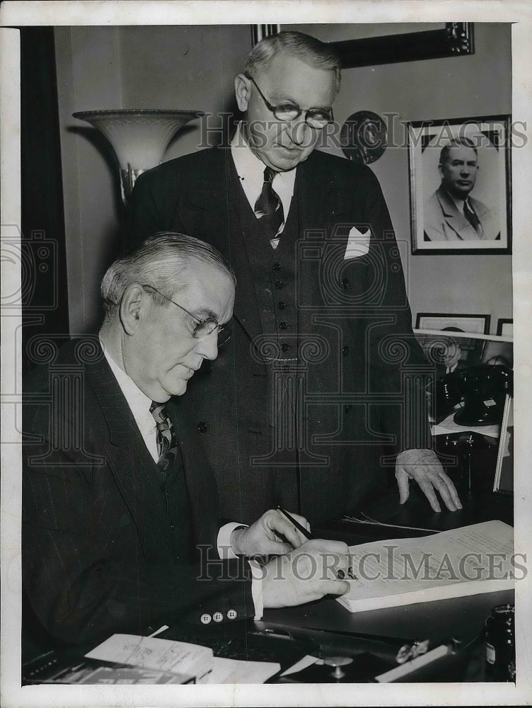 1944 D.C. Col Edwin Halsey, Sec of the Senate &amp; Sen. Walter George - Historic Images