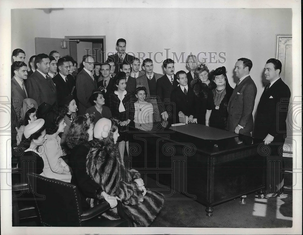 1942 Press Photo Latin American Students Visit District Attorney Frank S. Hogan - Historic Images