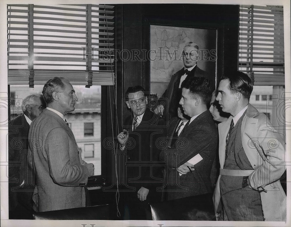 1938 Press Photo Ernest E. Norris, Pres. of Southern Railroad Talks to Reporters - Historic Images