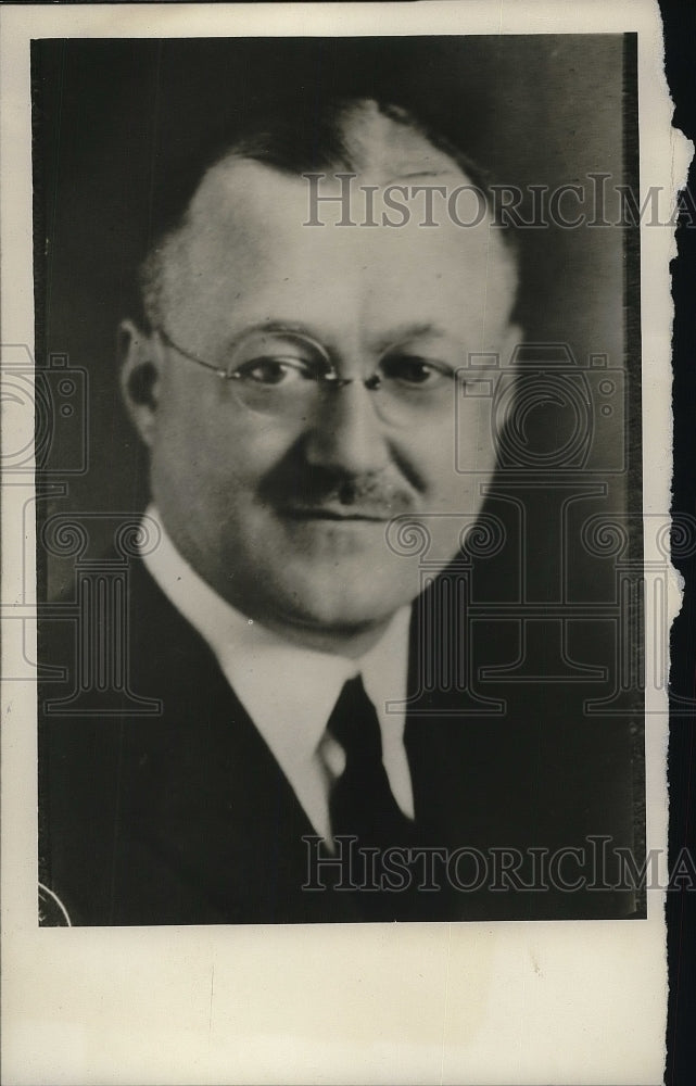 1934 Press Photo H. B Rush posing for photo - Historic Images