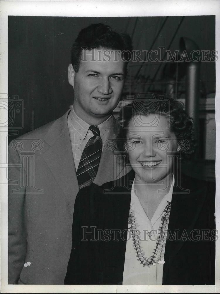 1941 NYC, Mr &amp; Mrs Elder Reicherts of Chicago - Historic Images