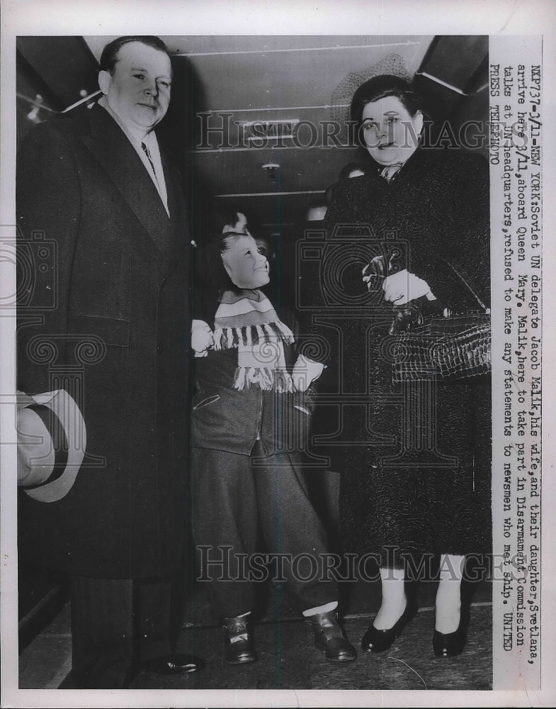 1952 Press Photo Soviet UN Delegate Jacob Malik &amp; Family Arrive In New York - Historic Images