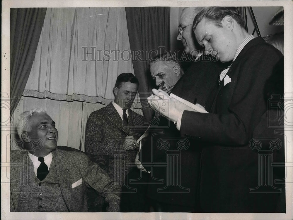 1938 Press Photo Commissioner Paul McNutt speaking with the press - Historic Images