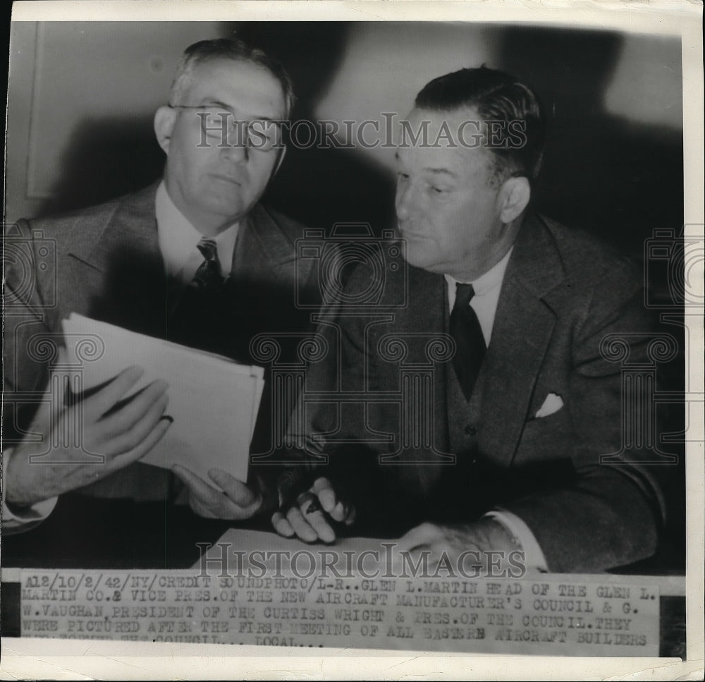 1942 Press Photo Glen Martin and G W. Vaughan of Curtiss Wright at Aircraft conf - Historic Images