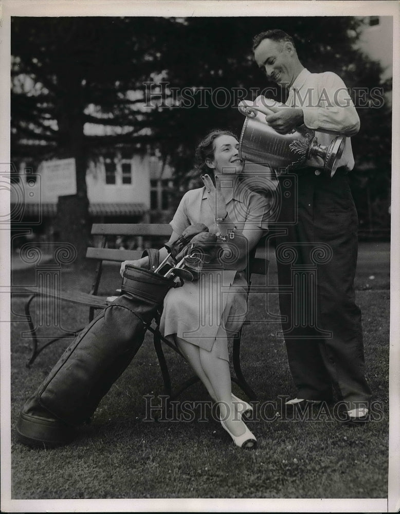 1938 Press Photo Denny Shute, Golf Champ, Give Wife Drink From Championship Cup - Historic Images