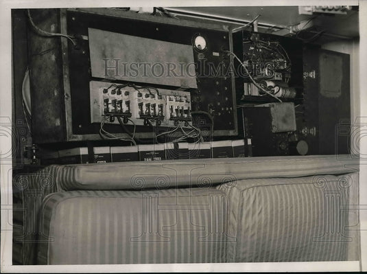 1940 Press Photo Dr. Edmund Jacobson on the development of an integrating-Historic Images