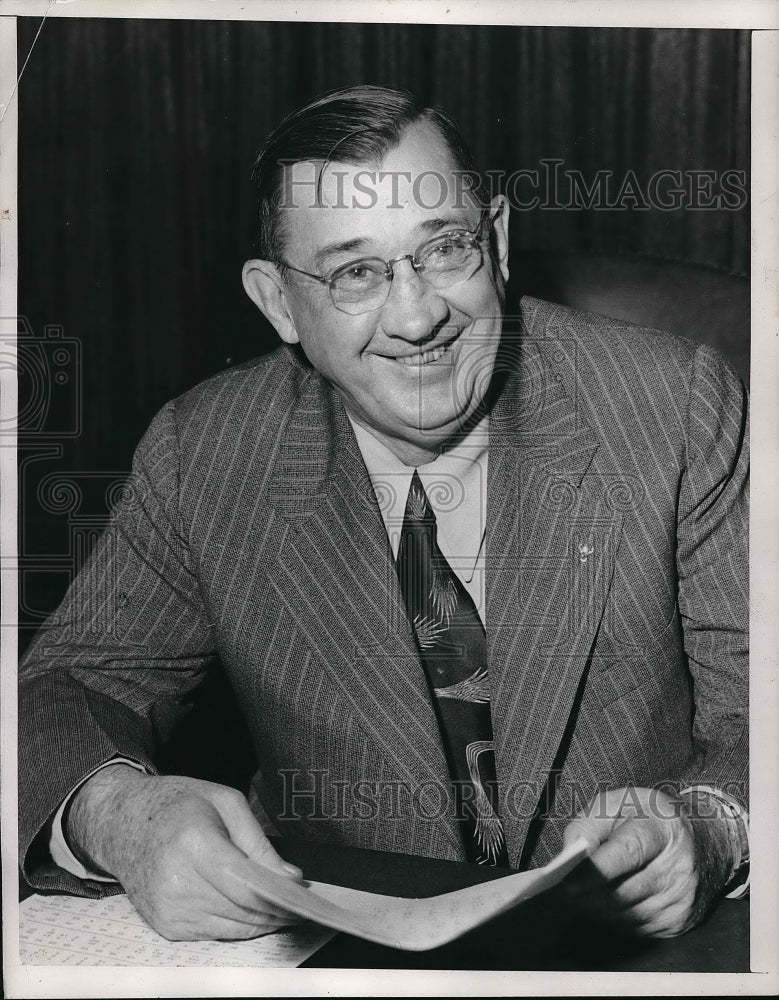 1949 Jack Onscow posing for photo - Historic Images