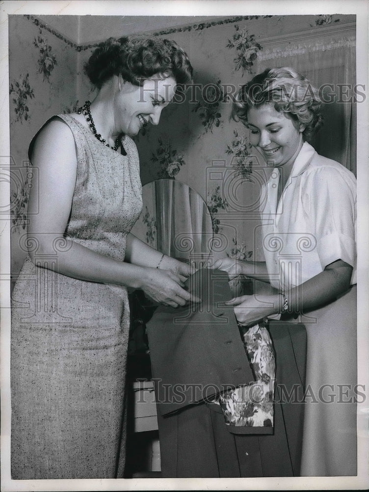 1959 Press Photo Marleen Van Horne and her mother Mrs. Roscoe Van Horne - Historic Images