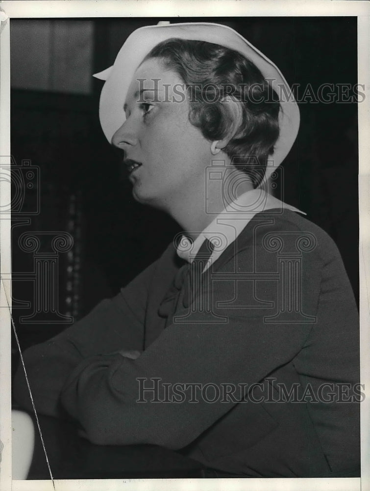 1935 Press Photo Gladys Loding, Western Union clerk at Senate lobby - Historic Images