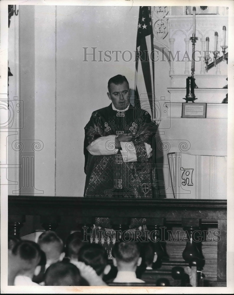 Army Chaplain Col. Urban Wurm during mass, Fort Leavenworth KS - Historic Images