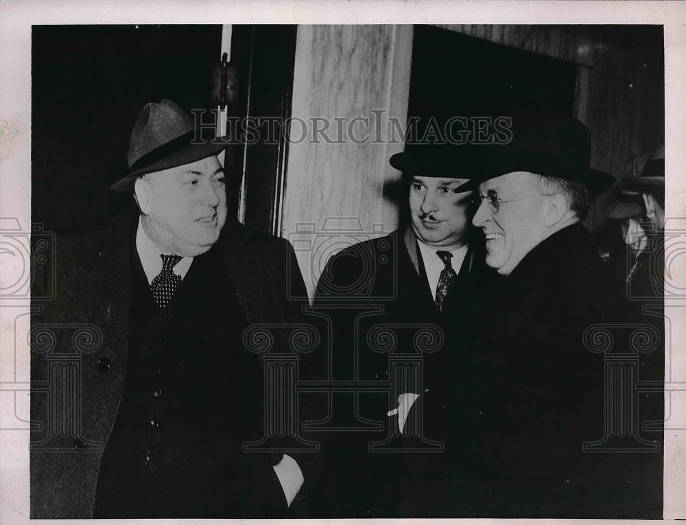 1937 Sheriff Thomas Wolcott Evicts Strikers - Historic Images