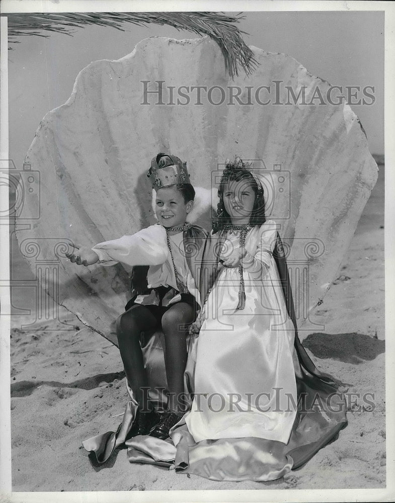 1939 Press Photo The tiny King &amp; Queen Donald Lamb &amp; Caroline Sorenson on their - Historic Images