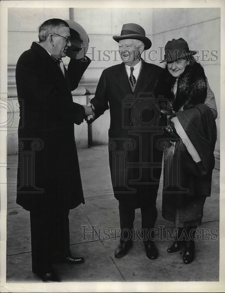 1934 Press Photo Vice Pres and Mrs.John Garner greeted by Sec.Edwin C.Halsey. - Historic Images