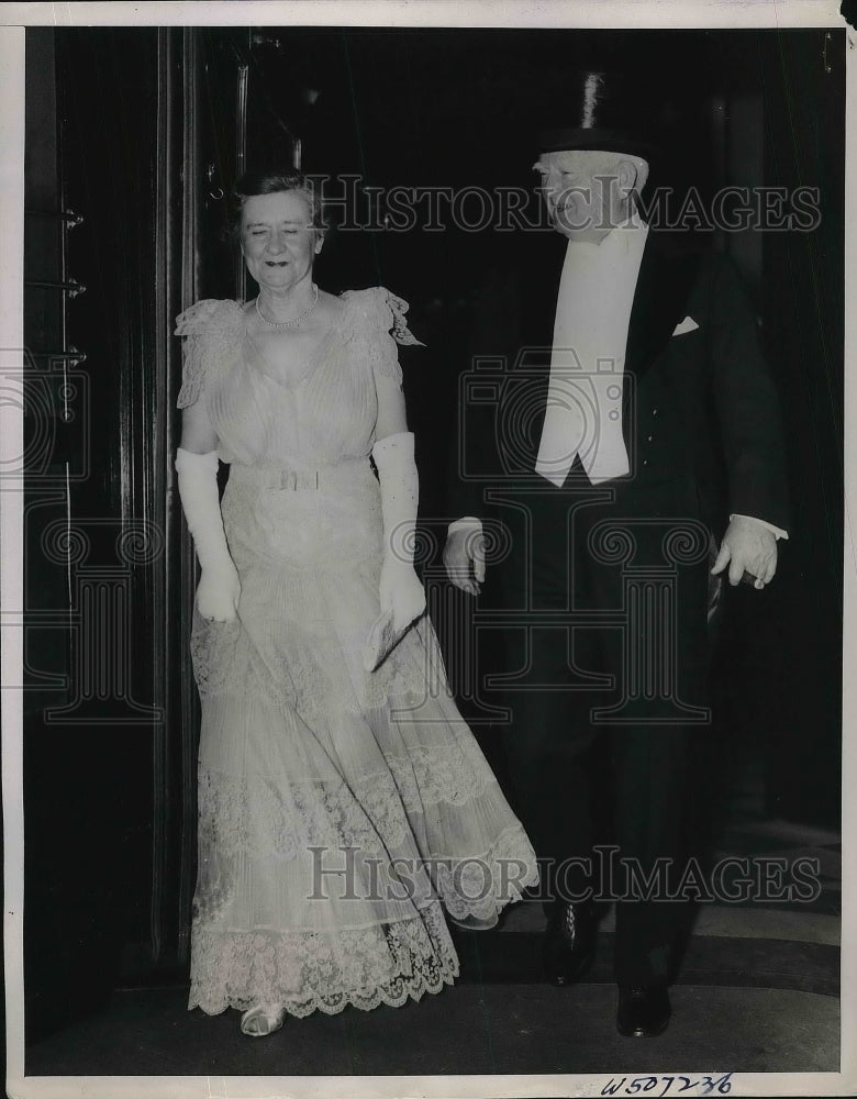 1939 Press Photo Vice Pres. &amp; Mrs. Garner leaving their hotel to attend the - Historic Images