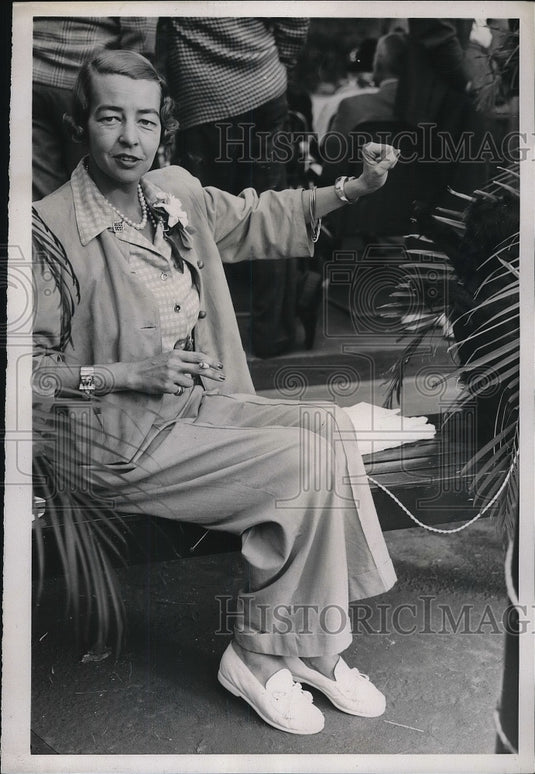 1940 Mrs Askel Wichfeld at Everglades Club Palm Beach - Historic Images