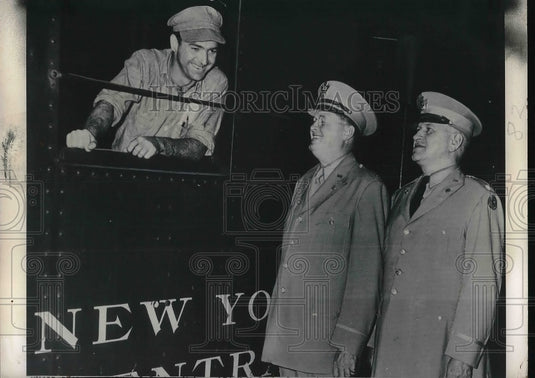 1950 Press Photo Gustav Metzman Reserve Officer & Assistant Col W Preich - Historic Images