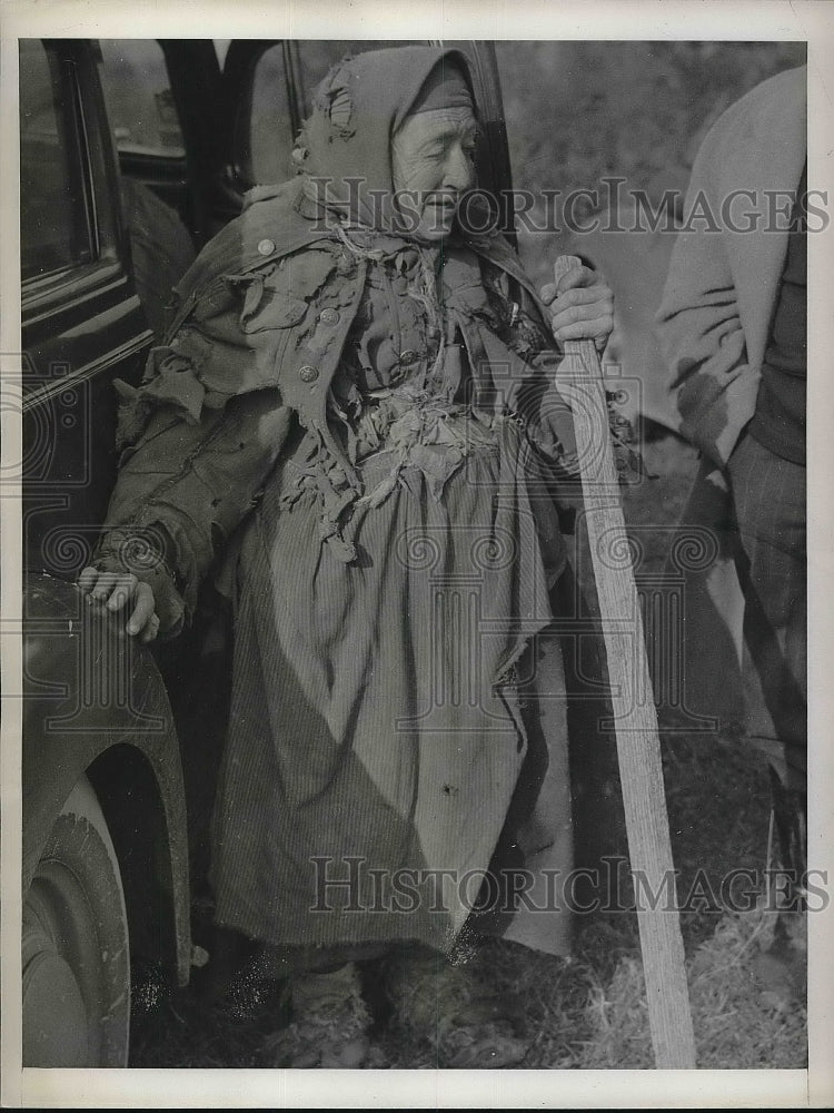 1945 Press Photo Octavia Jeanvoine standing firm about not leaving her home. - Historic Images