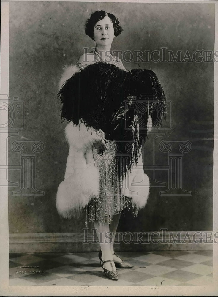 1926 Press Photo Contralto Emma Roberts Wears Ermine Coat - Historic Images
