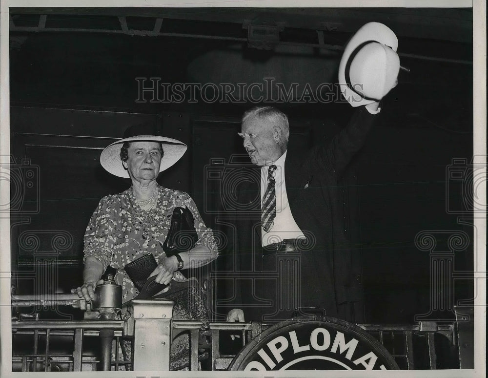 1939 Press Photo Mr. and Mrs. John Nance Garner leaving congress after it was-Historic Images
