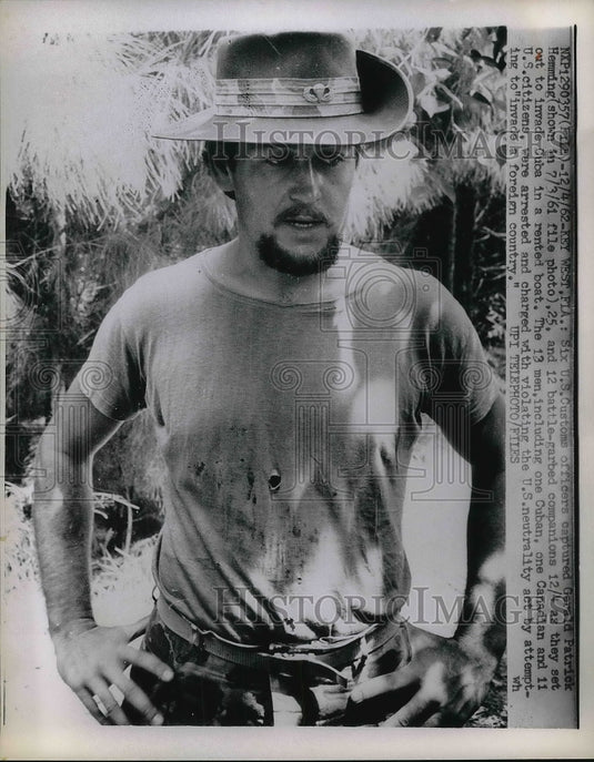 1962 Six US Customs officers Captured Herald Hemming - Historic Images
