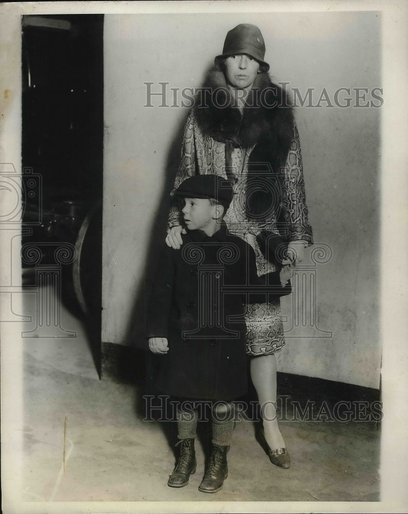 1928 Press Photo Socialite Mrs. Archibald McIIwaine with her son John McIlwaine - Historic Images