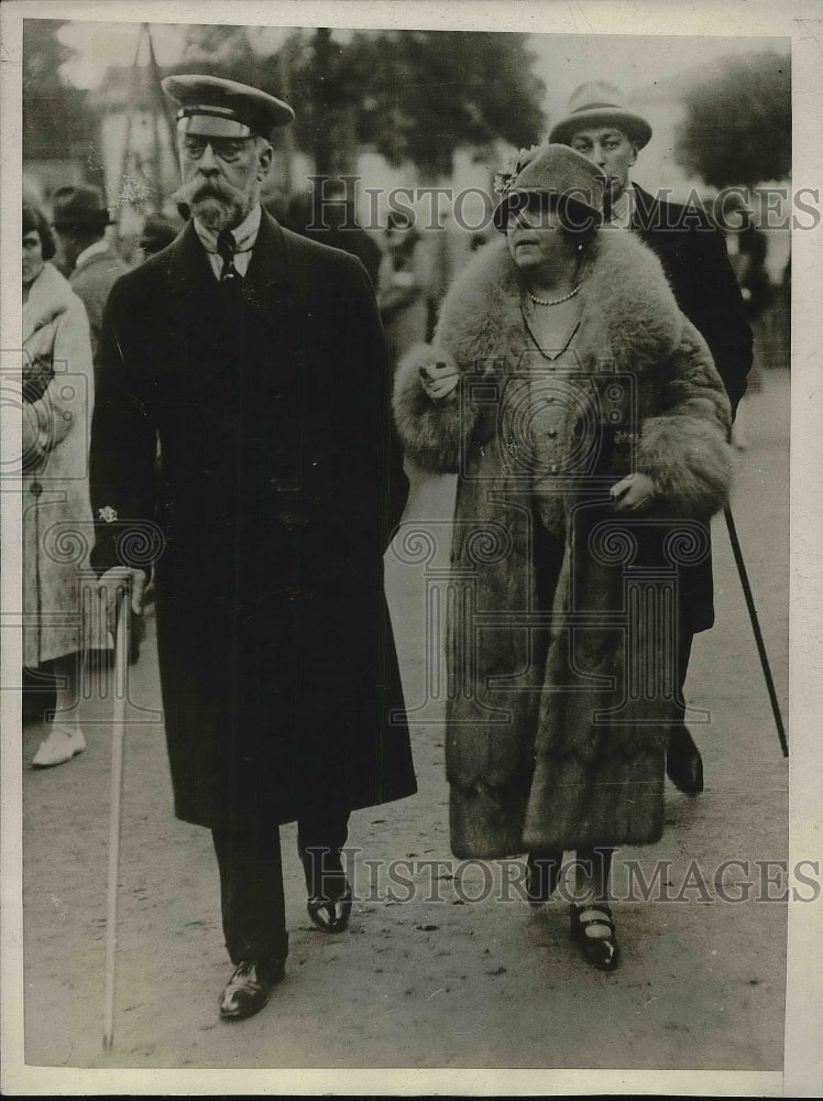 1926 financier Solly Joel & wife at Carlton Club, Cannes, France - Historic Images