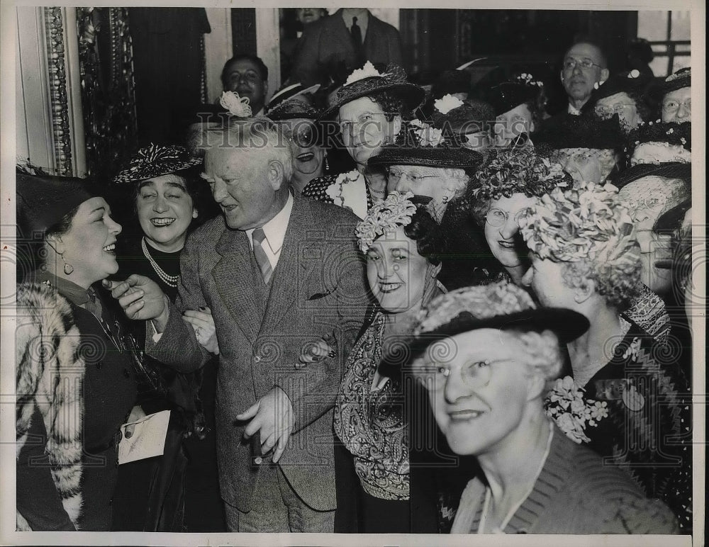 1940 Press Photo Vice President Garner with Mrs John Wesley Gray - Historic Images