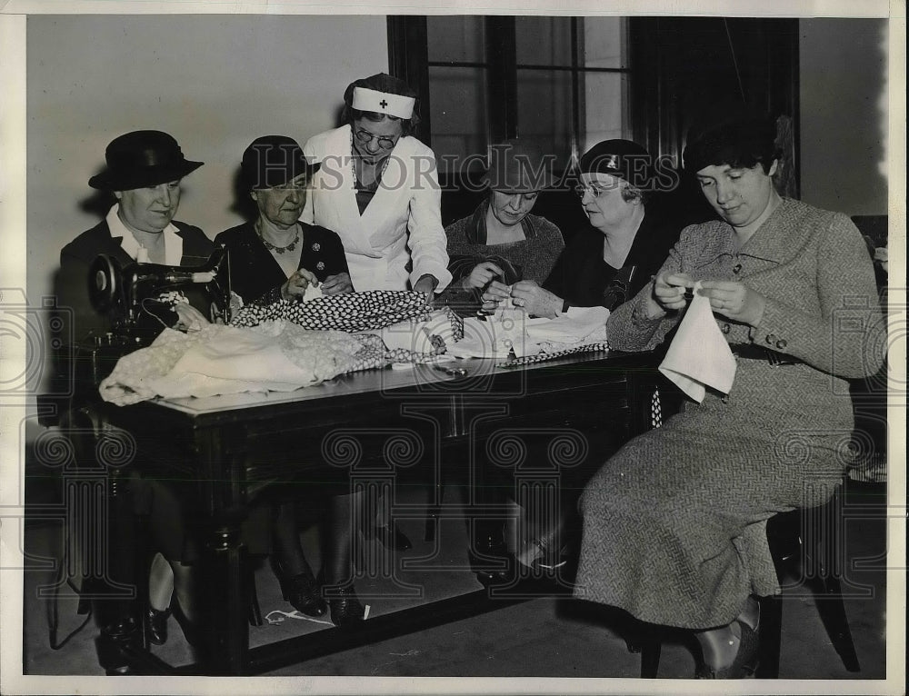 1934 Press Photo senators&#39; wives sew for the needy - Historic Images