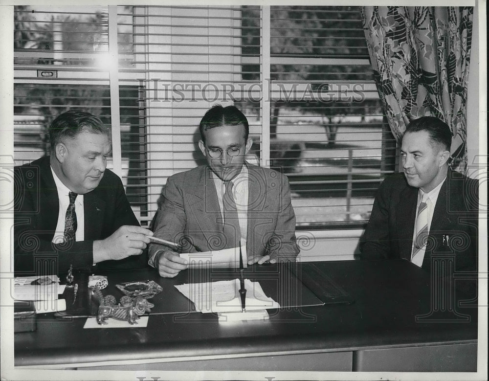 1939 Press Photo Sheriff Lon Jordan, Dr. Louis Saxe and Ernest Roach - Historic Images