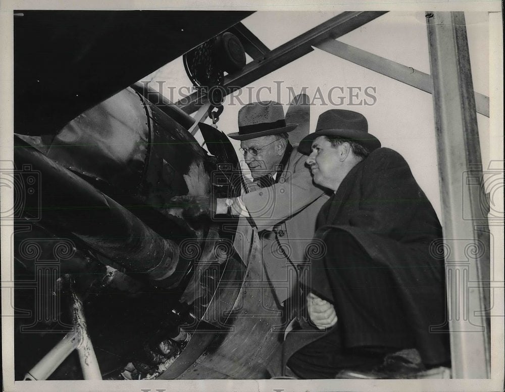 1940 Press Photo Asst. Secy of Commerce John Johnson and Clinton Hester - Historic Images